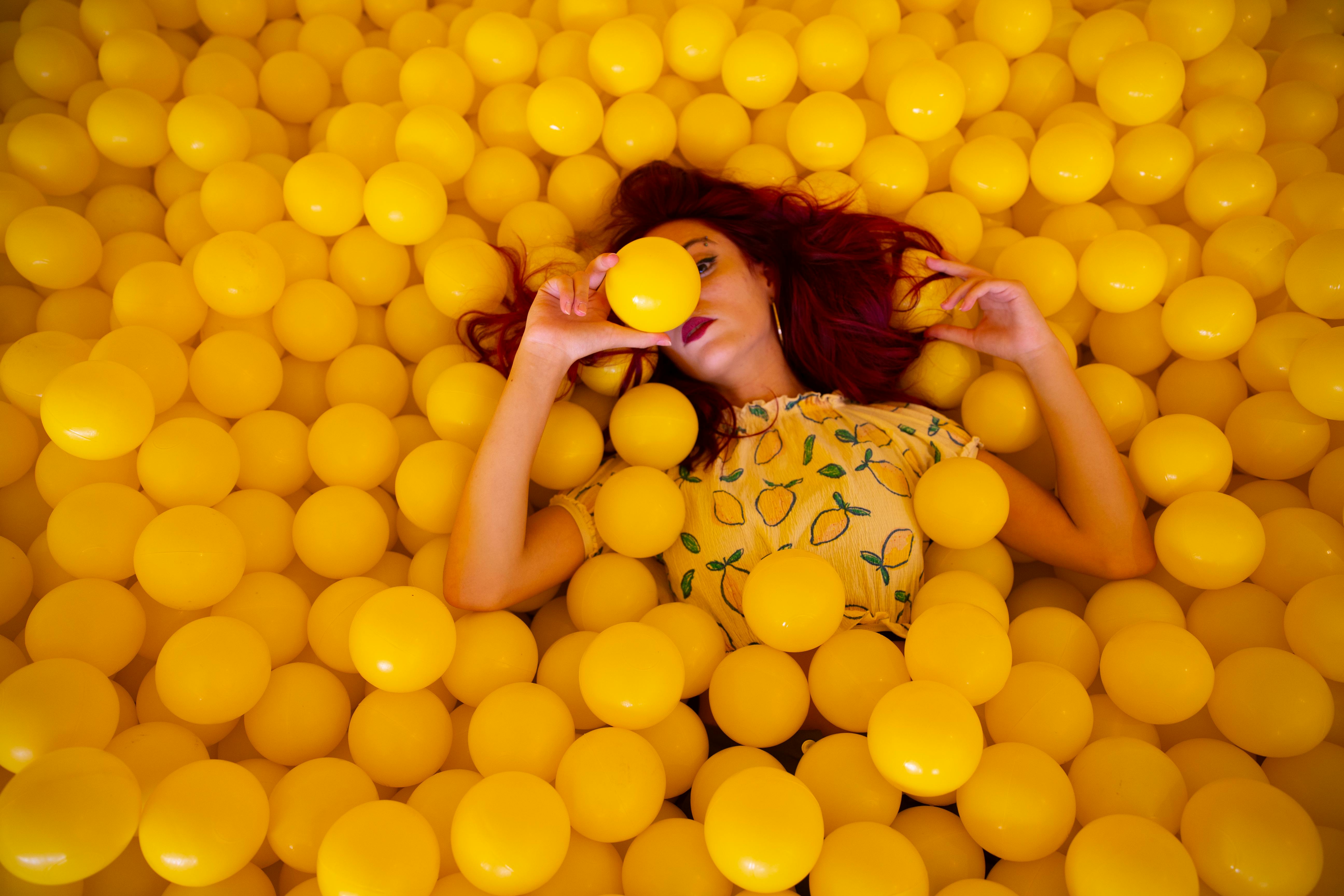 视频封面图：人物叙事与光影层次